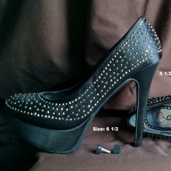 New in box Black platform heels w shiny studs U.S. size 6 1/2 - Picture 1 of 3